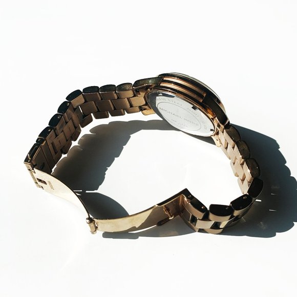 MICHAEL KORS • Rose Gold Watch - Picture 5 of 9